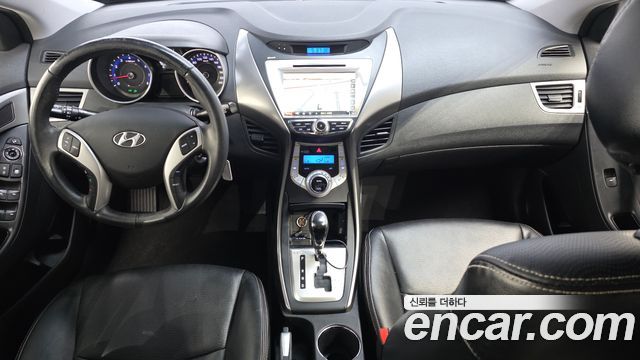 Hyundai Avante — interior