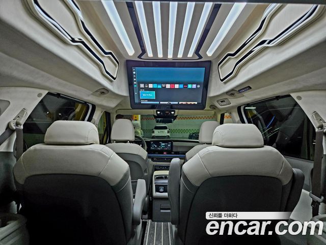 Kia Carnival — interior