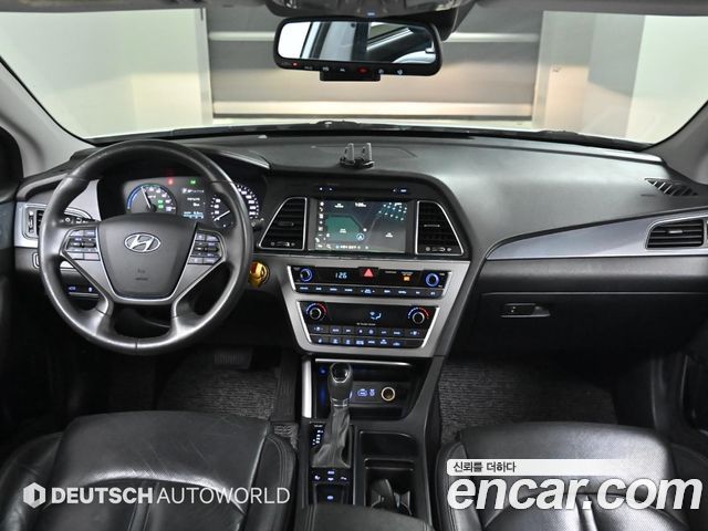 Hyundai Sonata — interior