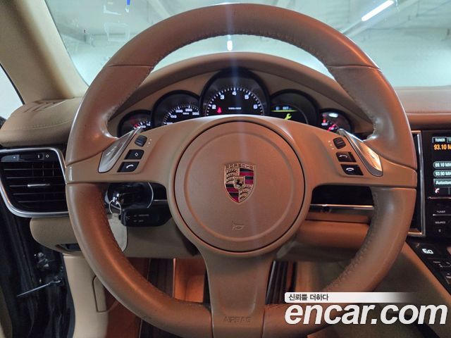 Porsche Panamera — interior