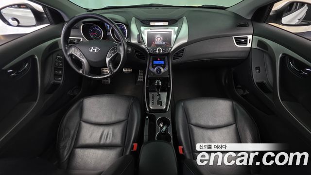 Hyundai Avante — interior