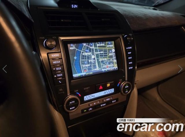 Toyota Camry — interior