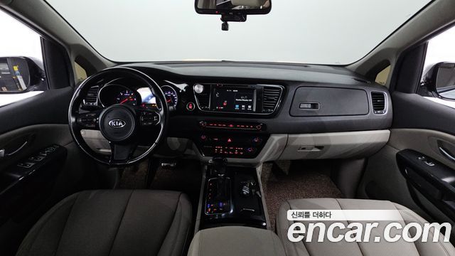 Kia Carnival — interior