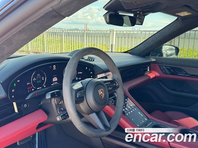 Porsche Taycan — interior