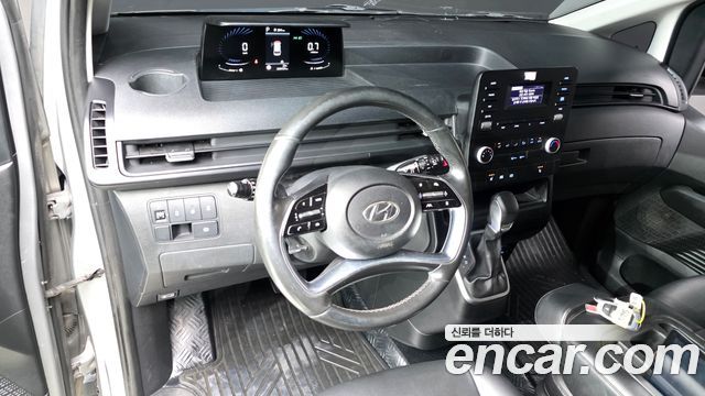 Hyundai Staria — interior