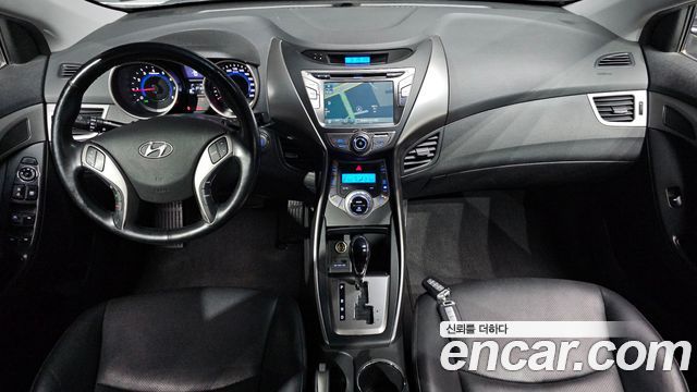 Hyundai Avante — interior