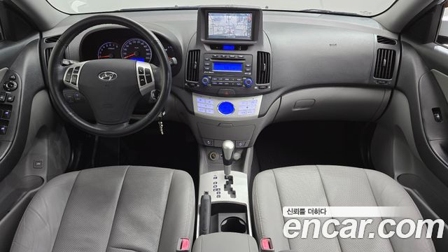 Hyundai Avante — interior