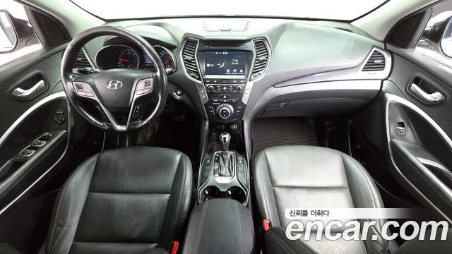 Hyundai Santa Fe — interior