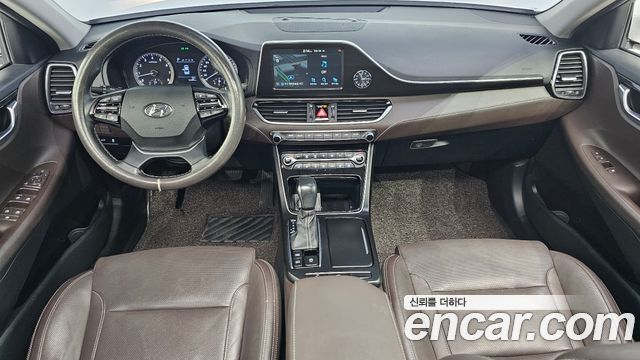 Hyundai Grandeur — interior