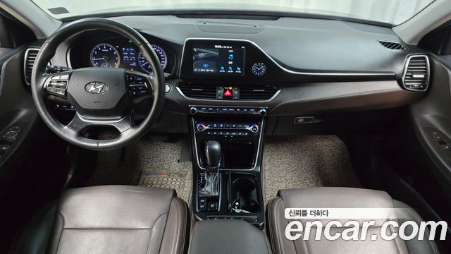 Hyundai Grandeur — interior