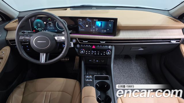 Hyundai Sonata — interior