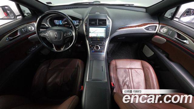 Lincoln MKZ — interior