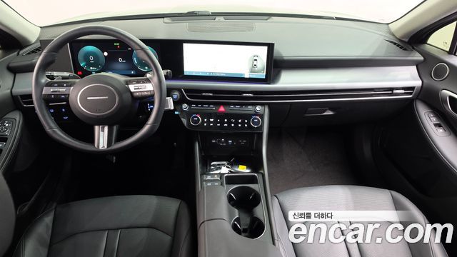 Hyundai Sonata — interior