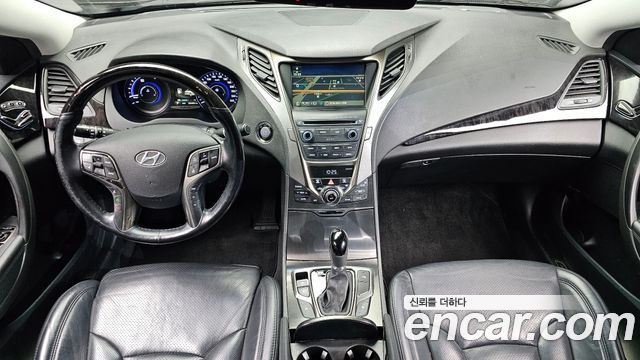 Hyundai Grandeur — interior