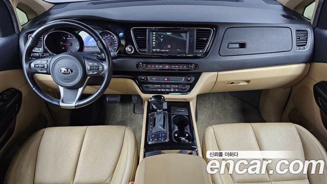 Kia Carnival — interior
