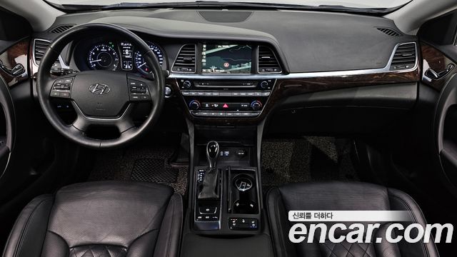Hyundai Aslan — interior