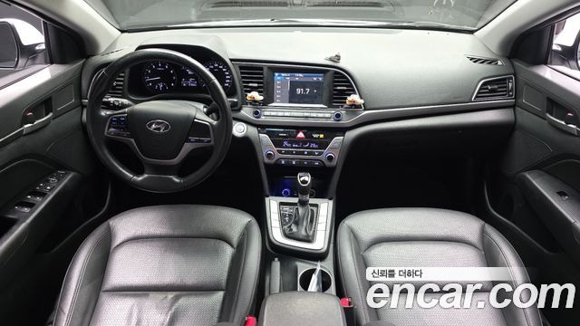 Hyundai Avante — interior