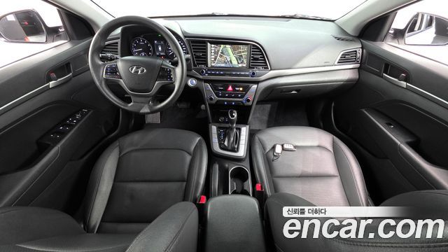 Hyundai Avante — interior