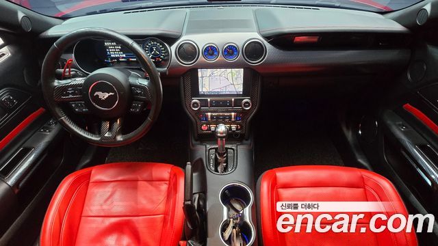 Ford Mustang — interior