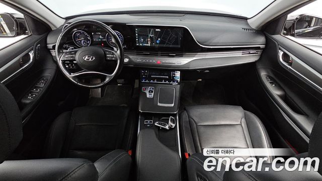 Hyundai Grandeur — interior