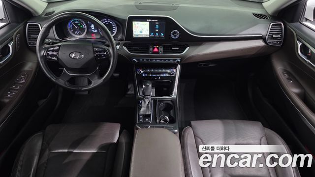 Hyundai Grandeur — interior