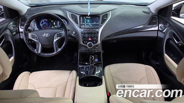 Hyundai Grandeur — interior