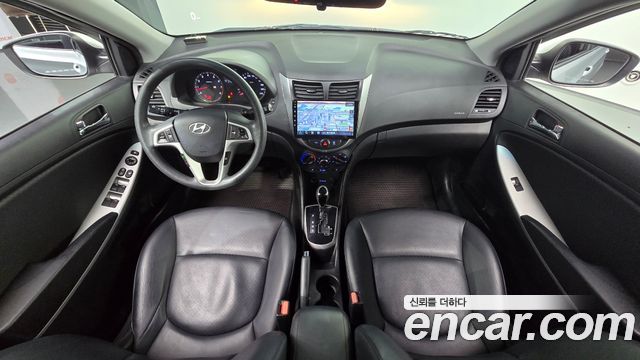 Hyundai Accent — interior