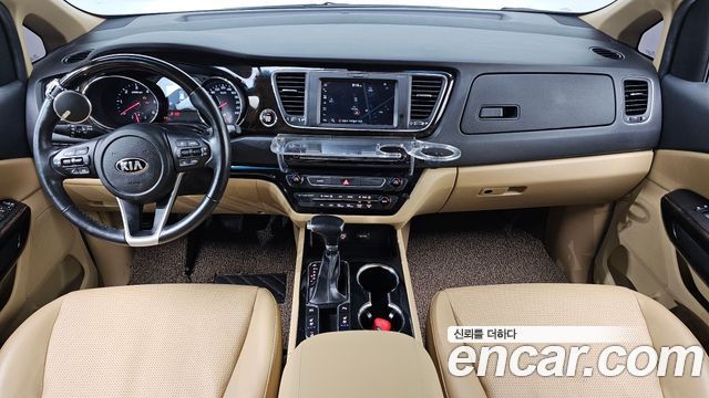 Kia Carnival — interior