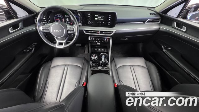 Kia K5 — interior
