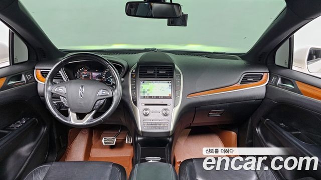 Lincoln MKC — interior