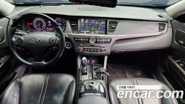 Kia K9 — interior