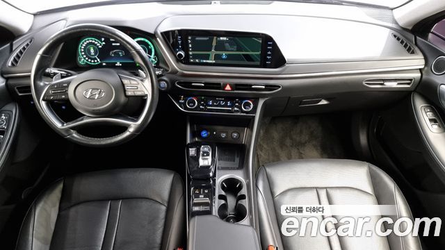 Hyundai Sonata — interior