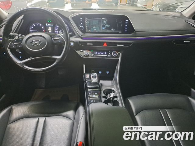 Hyundai Sonata — interior