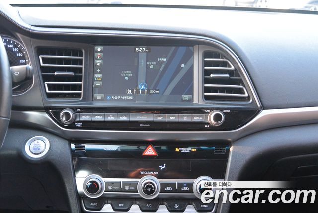 Hyundai Avante — interior