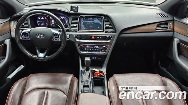 Hyundai Sonata — interior