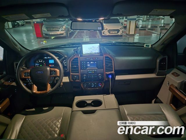 Ford F-150 — interior