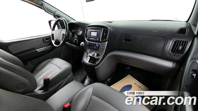 Hyundai Starex — interior