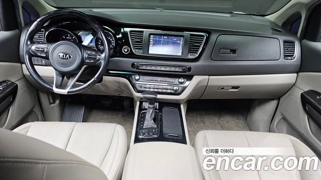 Kia Carnival — interior