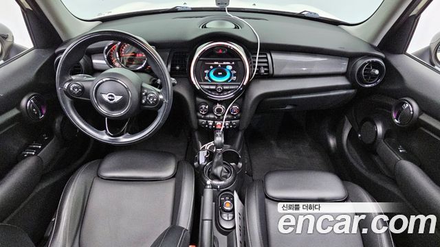 MINI Cooper — interior