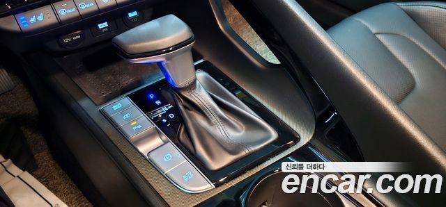 Hyundai Avante — interior