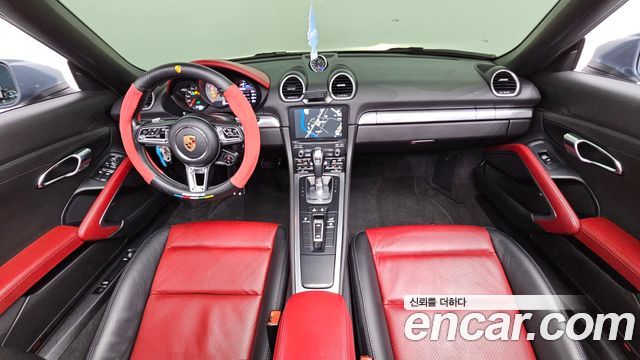 Porsche 718 — interior