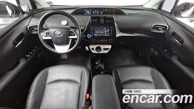 Toyota Prius — interior