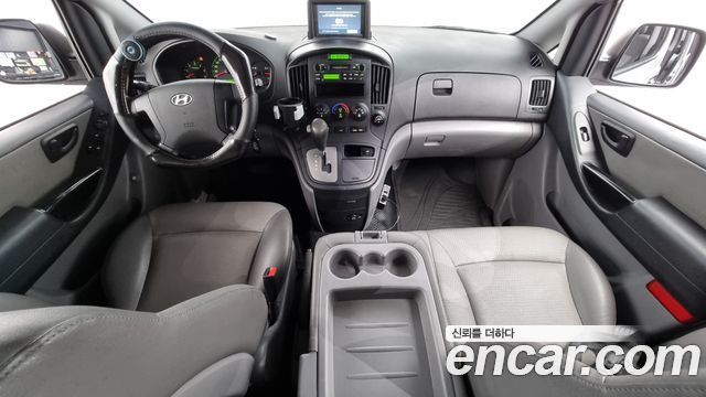 Hyundai Starex — interior
