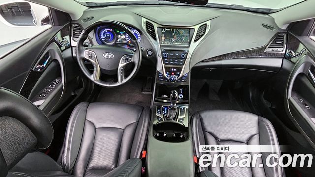 Hyundai Grandeur — interior