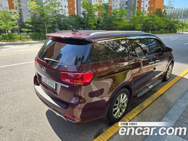 Kia Carnival — interior