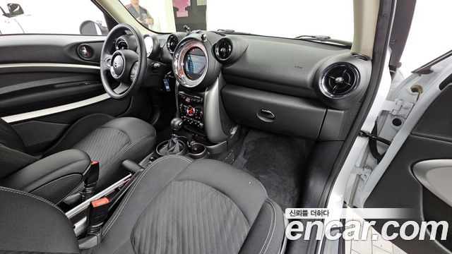 MINI Paceman — interior
