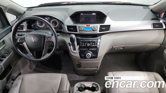 Honda Odyssey — interior