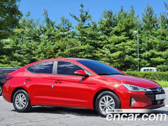 Hyundai Avante — interior