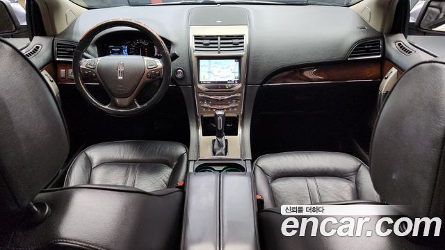 Lincoln MKX — interior