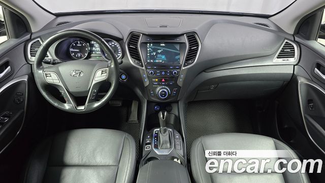 Hyundai Santa Fe — interior